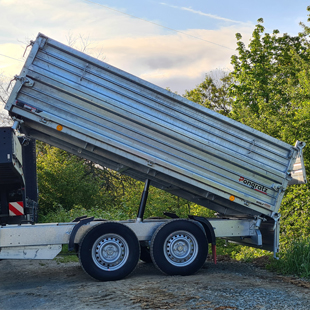 3,5 t Dreiseitenkipper Anhänger mieten - Pongratz 3-SKS 3,5 t Dreiseitenkipper Anhänger mieten - Pongratz 3-SKS