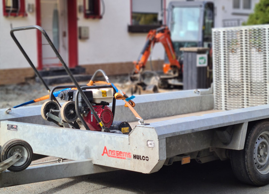 2,6 t Maschinentransporter Baumaschinenanhänger mieten - Hulco Terrax